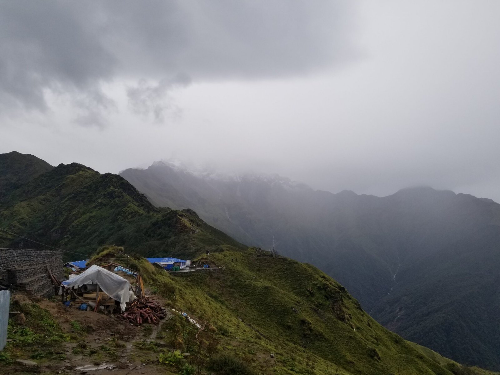 Mountain trail towards Mardi Himal