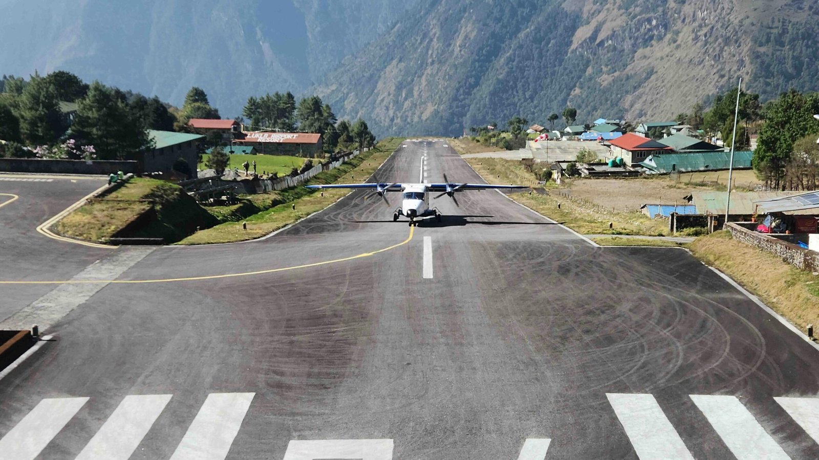 Himalayan trail through the Khumbu region